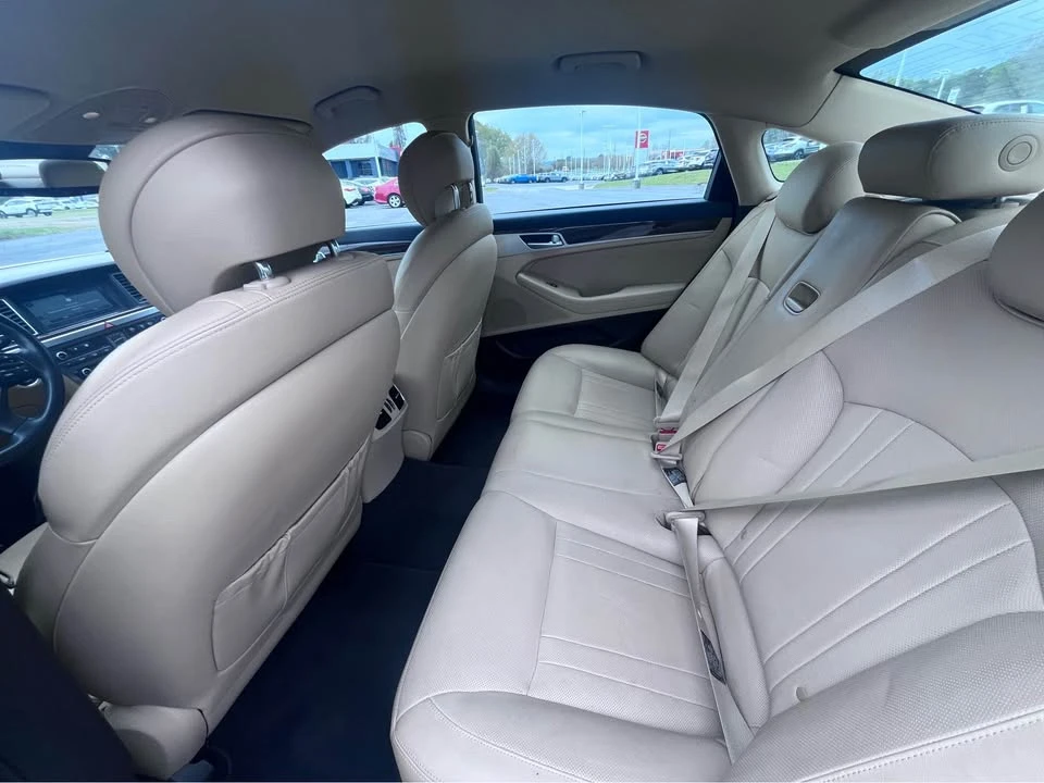 2015 Hyundai Genesis - Image 10 of 16