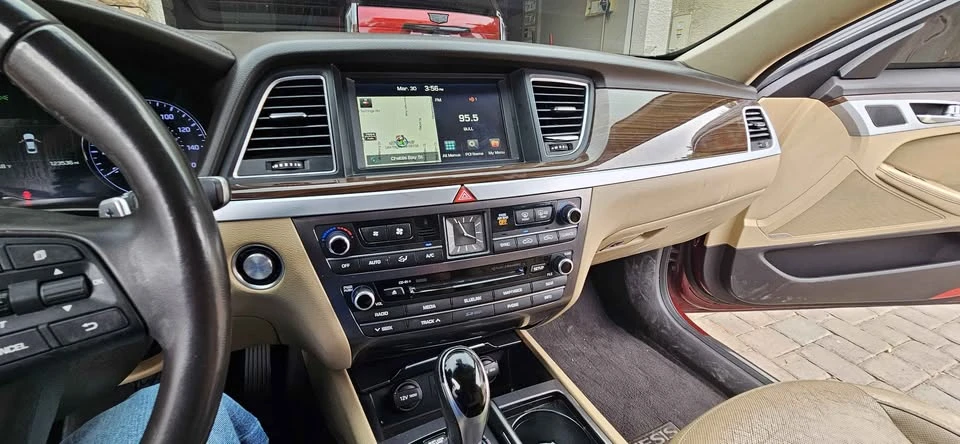 2015 Hyundai Genesis - Image 12 of 18