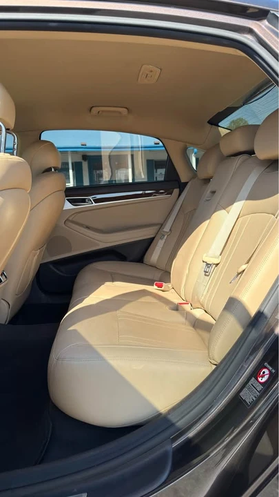 2015 Hyundai Genesis - Image 12 of 18