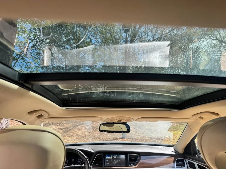 2015 Hyundai Genesis - Image 13 of 18