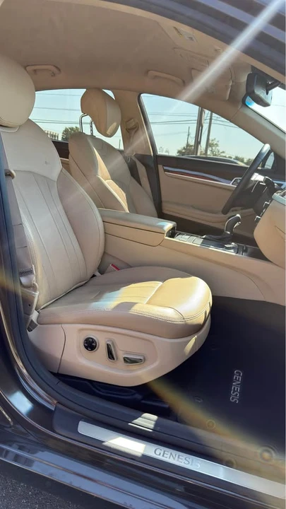 2015 Hyundai Genesis - Image 9 of 18