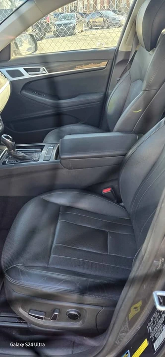 2015 Hyundai Genesis - Image 8 of 12