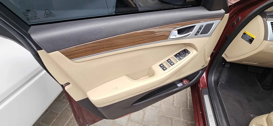2015 Hyundai Genesis - Image 14 of 18