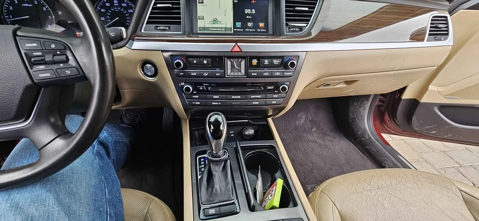 2015 Hyundai Genesis - Image 13 of 18