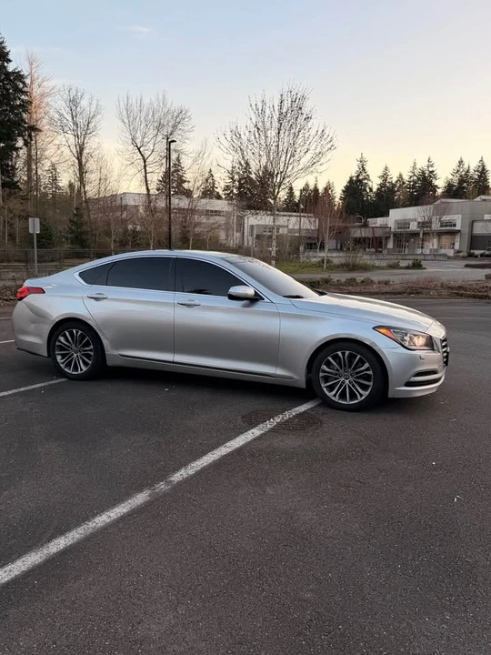 2015 Hyundai Genesis - Image 2 of 19