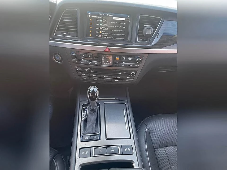 2015 Hyundai Genesis - Image 12 of 15