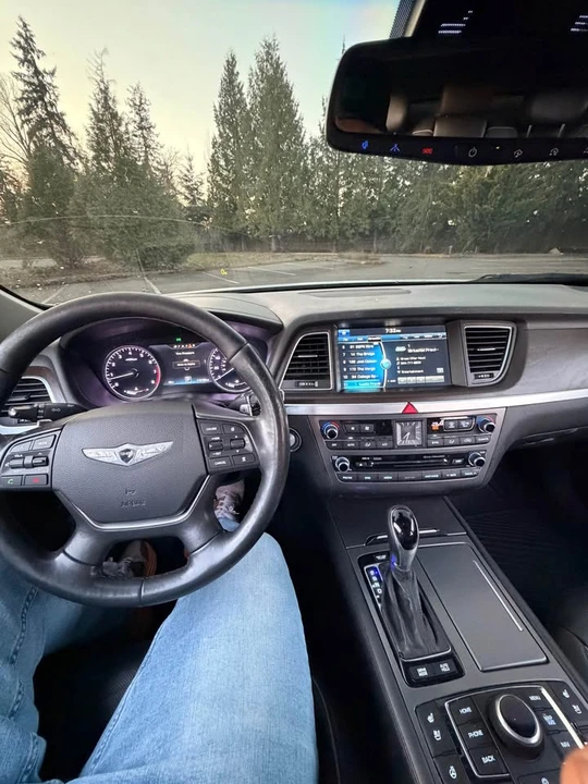 2015 Hyundai Genesis - Image 13 of 19