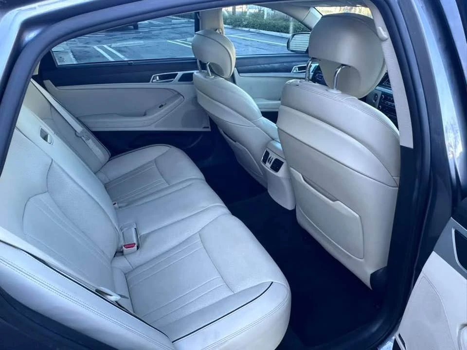 2015 Hyundai Genesis - Image 11 of 14