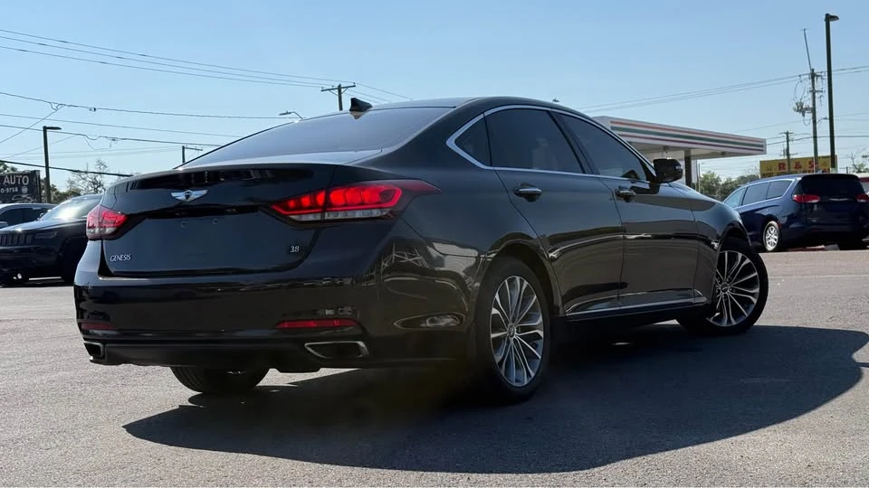 2015 Hyundai Genesis - Image 2 of 18