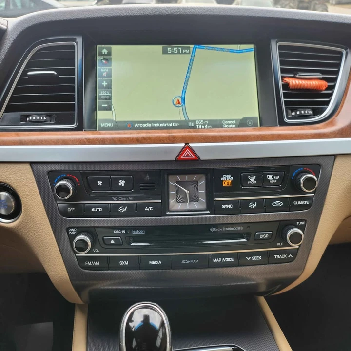 2015 Hyundai Genesis - Image 17 of 18