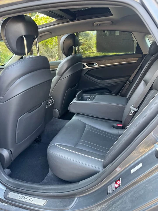 2015 Hyundai Genesis - Image 13 of 20