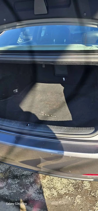 2015 Hyundai Genesis - Image 11 of 12