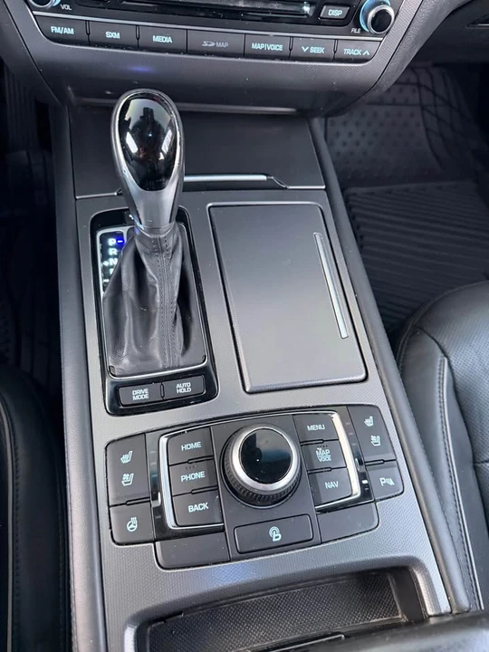2015 Hyundai Genesis - Image 14 of 19