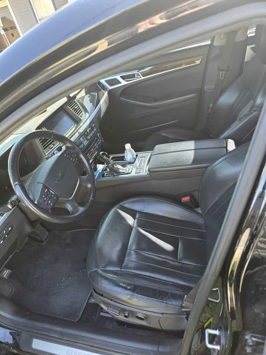2015 Hyundai Genesis - Image 5 of 10