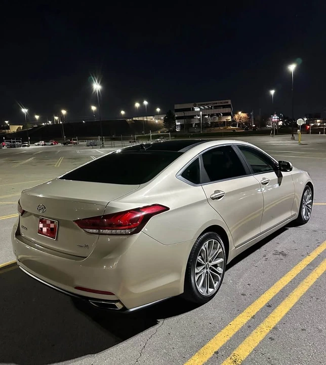 2015 Hyundai Genesis - Image 2 of 11