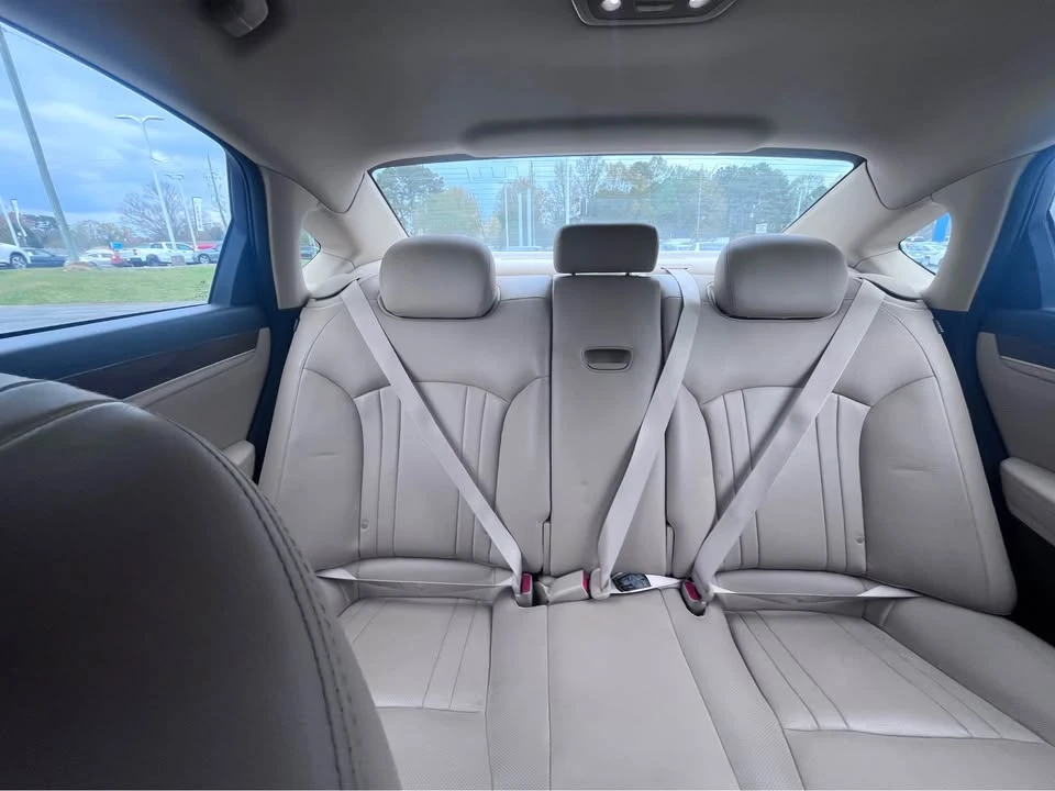 2015 Hyundai Genesis - Image 14 of 16
