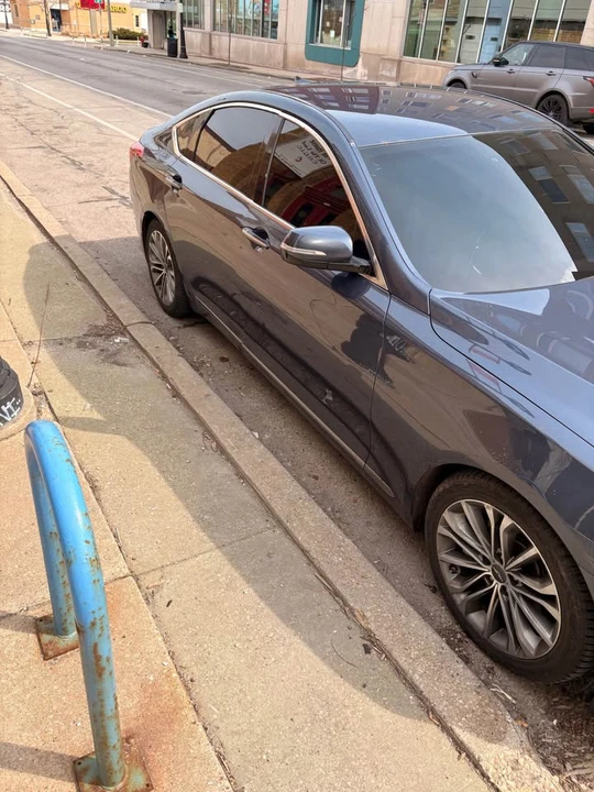 2015 Hyundai Genesis - Image 2 of 10