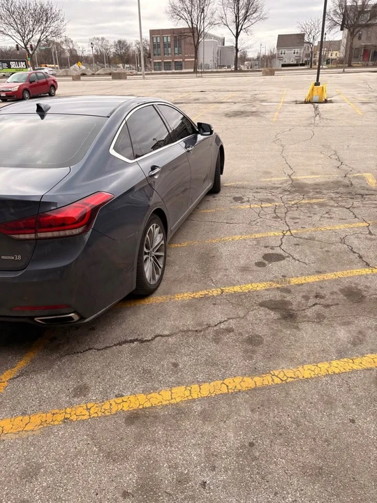 2015 Hyundai Genesis - Image 5 of 10
