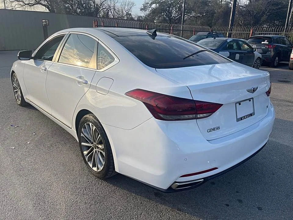 2015 Hyundai Genesis - Image 4 of 15
