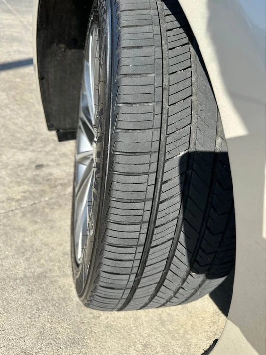 2015 Hyundai Genesis - Image 10 of 14