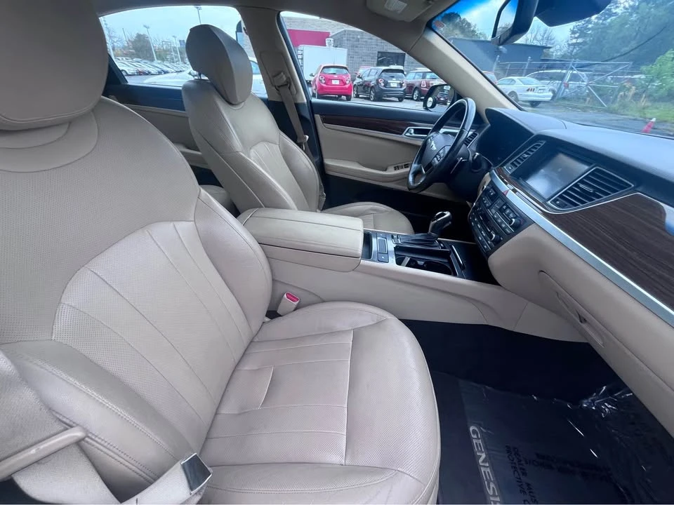 2015 Hyundai Genesis - Image 13 of 16