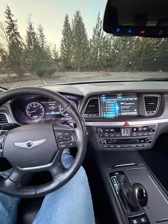 2015 Hyundai Genesis - Image 17 of 19