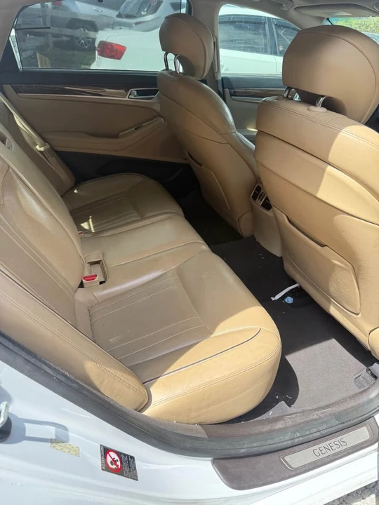 2015 Hyundai Genesis - Image 6 of 6