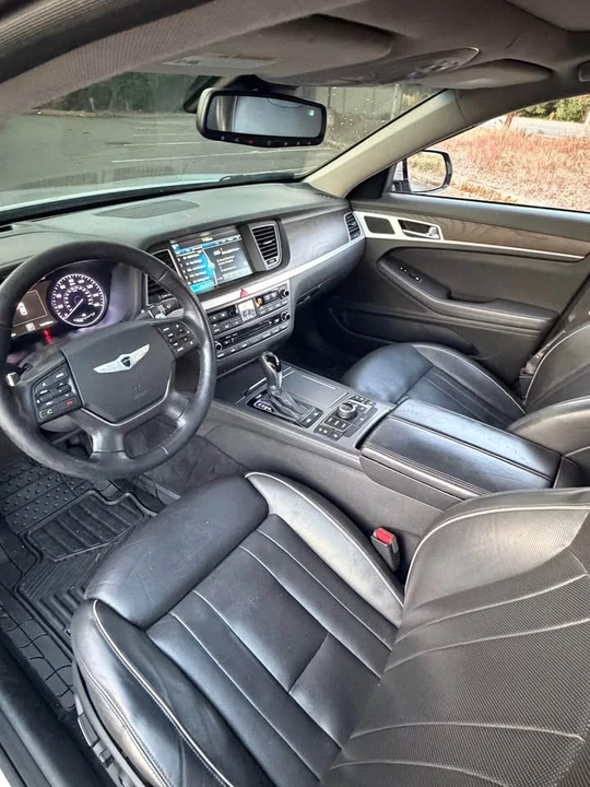 2015 Hyundai Genesis - Image 9 of 19