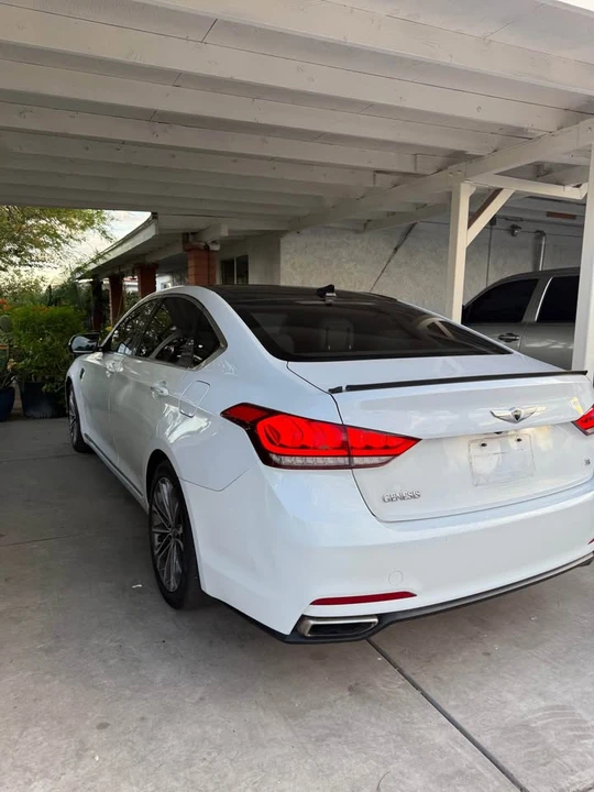 2015 Hyundai Genesis - Image 12 of 13