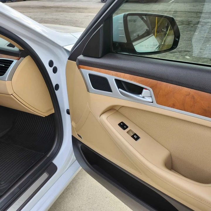 2015 Hyundai Genesis - Image 5 of 18