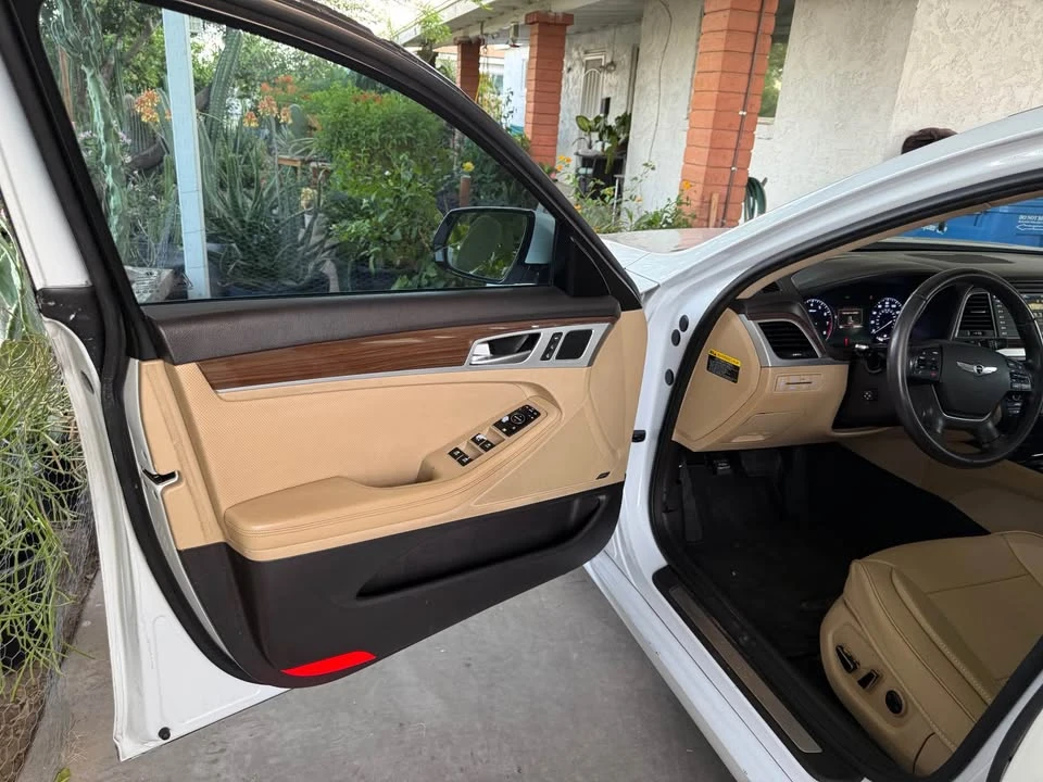2015 Hyundai Genesis - Image 8 of 13