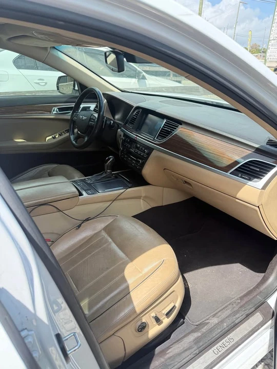 2015 Hyundai Genesis - Image 5 of 6