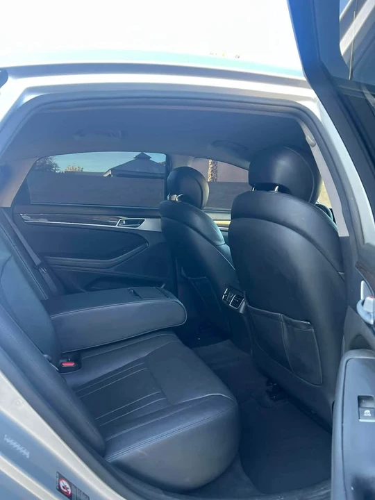 2015 Hyundai Genesis - Image 8 of 12
