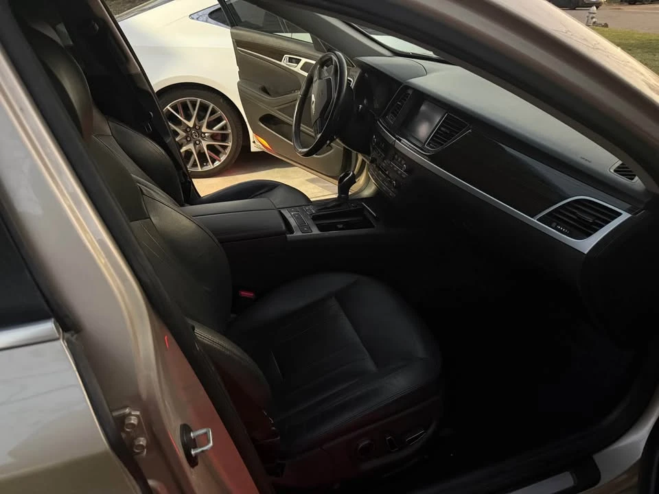 2015 Hyundai Genesis - Image 7 of 9