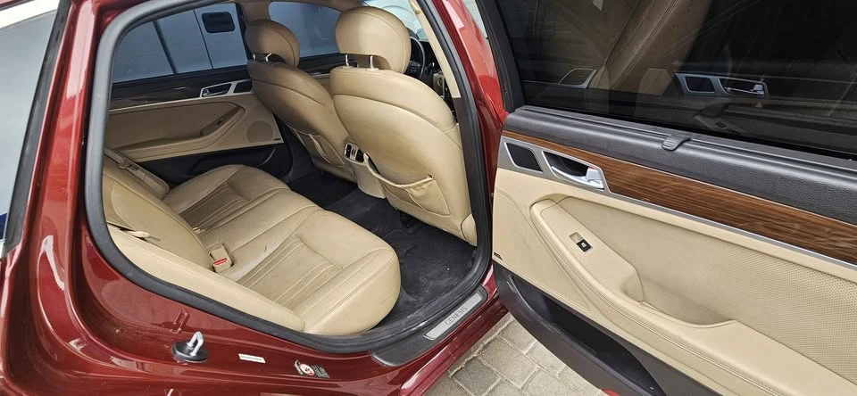 2015 Hyundai Genesis - Image 16 of 18