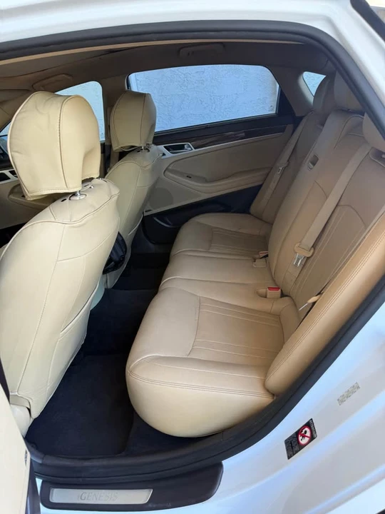 2015 Hyundai Genesis - Image 4 of 13