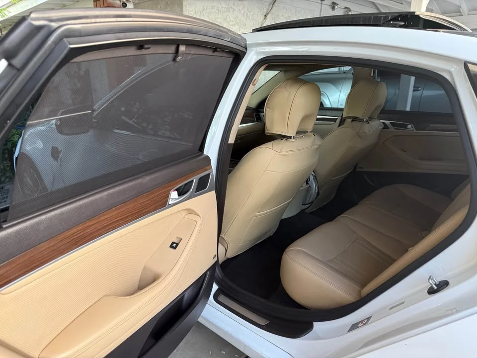 2015 Hyundai Genesis - Image 9 of 13