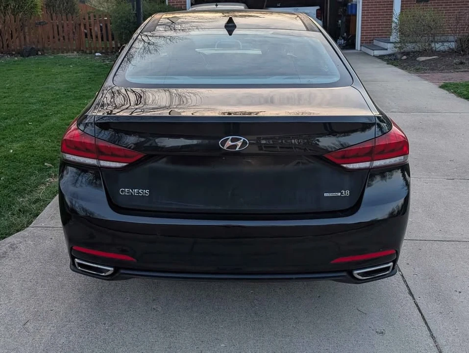 2015 Hyundai Genesis - Image 2 of 15