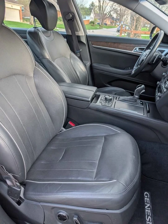 2015 Hyundai Genesis - Image 14 of 15