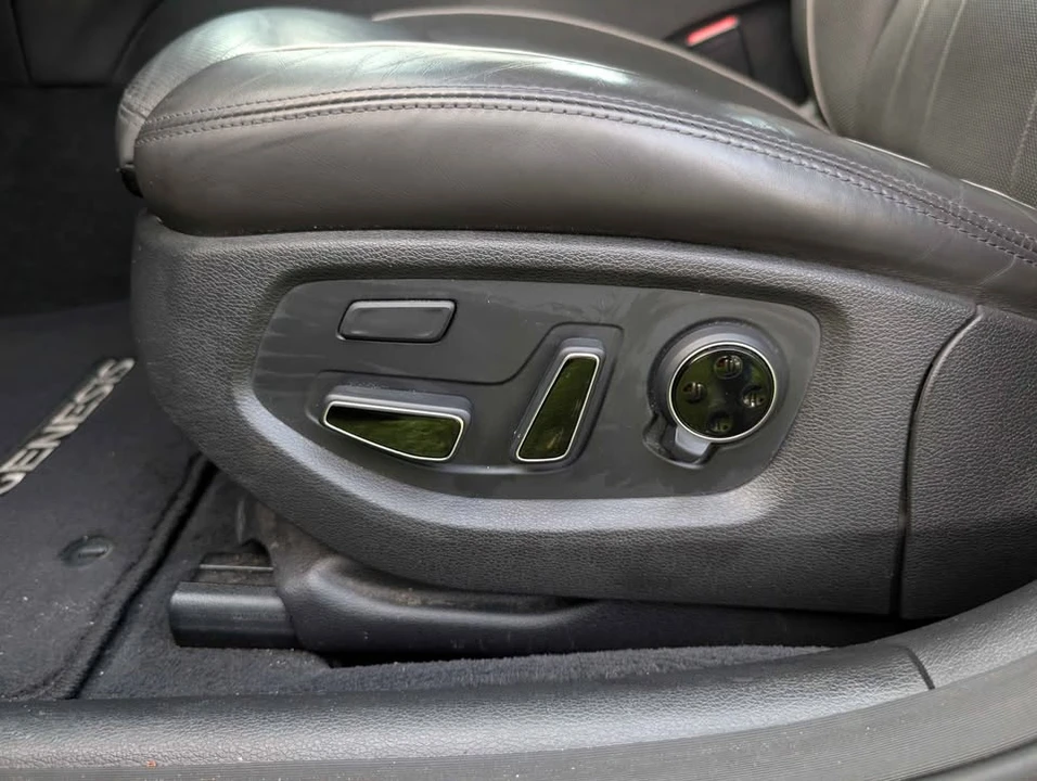 2015 Hyundai Genesis - Image 10 of 15