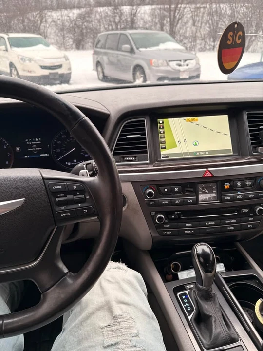 2015 Hyundai Genesis - Image 7 of 10