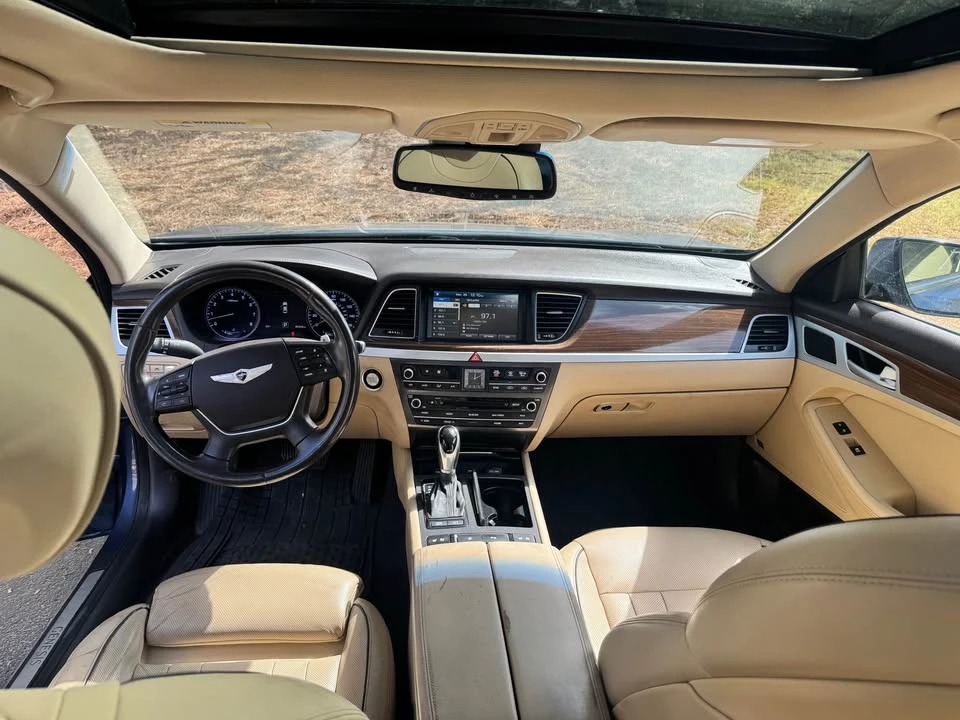 2015 Hyundai Genesis - Image 12 of 18