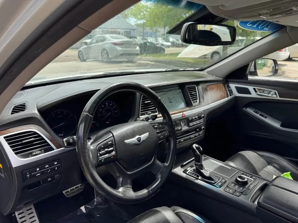 2015 Hyundai Genesis - Image 11 of 19