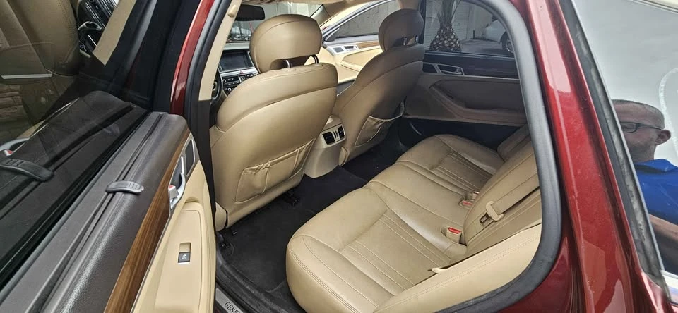 2015 Hyundai Genesis - Image 15 of 18
