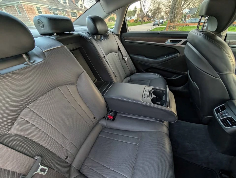2015 Hyundai Genesis - Image 12 of 15
