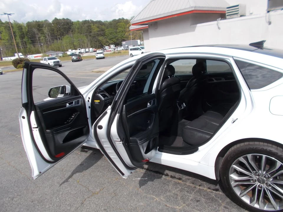 2015 Hyundai Genesis - Image 11 of 20