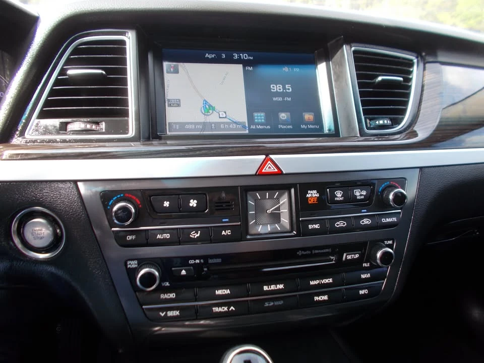 2015 Hyundai Genesis - Image 6 of 20