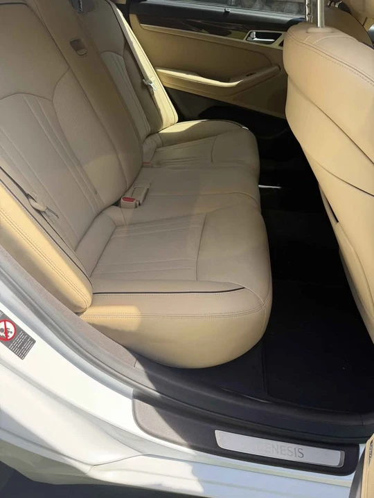 2015 Hyundai Genesis - Image 7 of 11