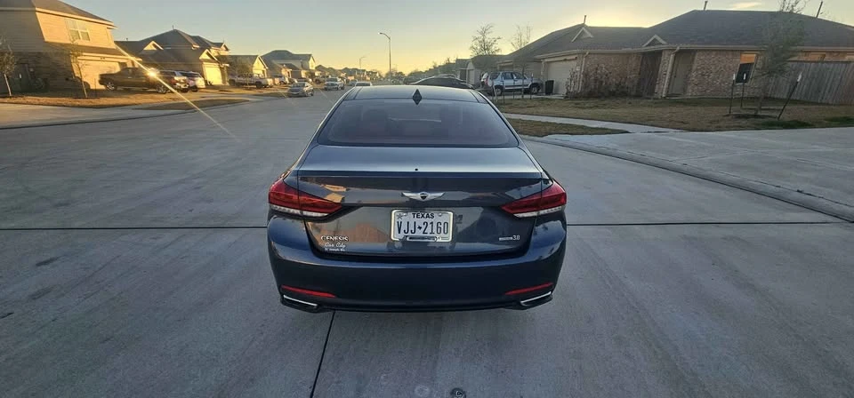 2015 Hyundai Genesis - Image 10 of 18