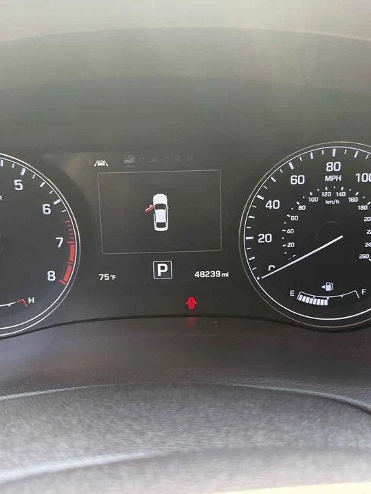 2015 Hyundai Genesis - Image 9 of 11
